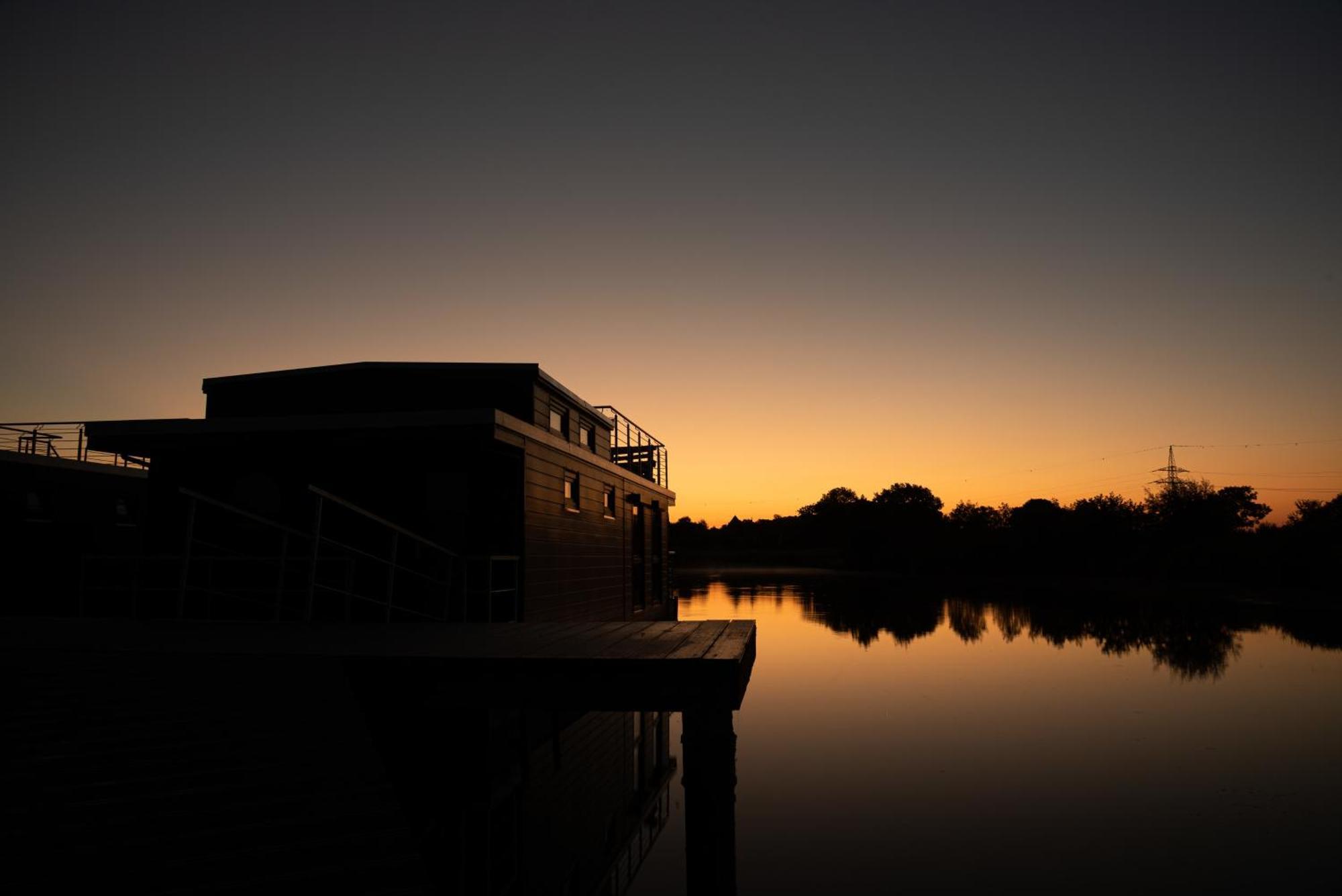 Hausboot Wangermeer Nordsonne11 ชิลลิคช์ ภายนอก รูปภาพ